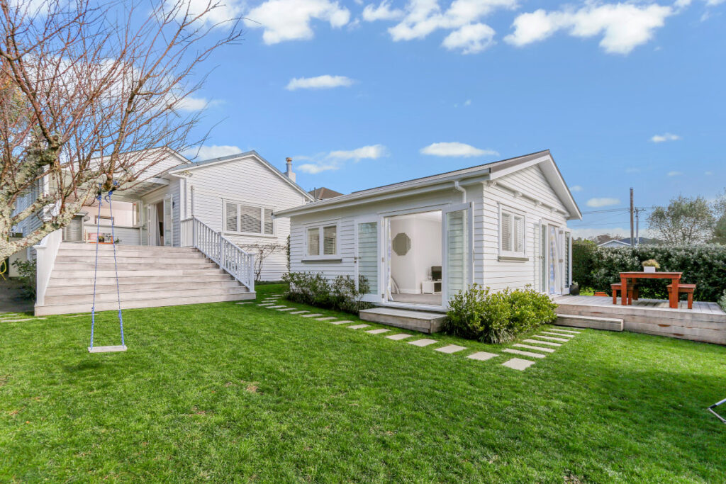 Sleepout Minor Dwelling Kiwi Construction - Bungalow Renovation